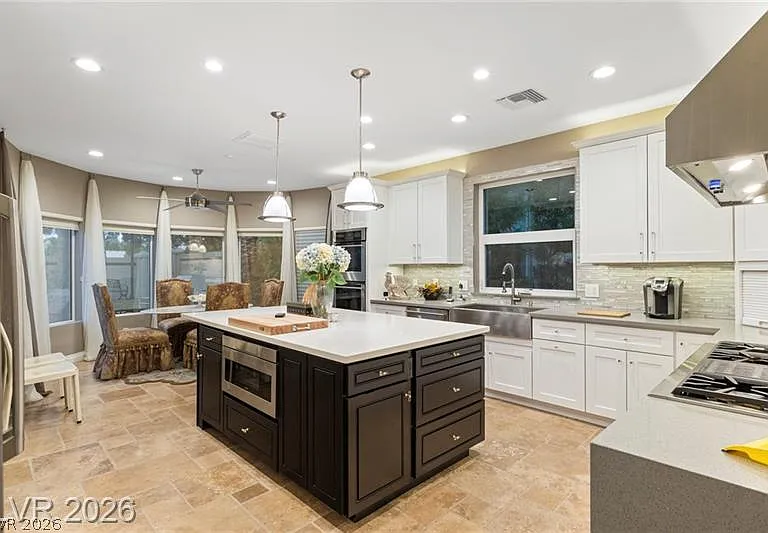 3160 Bel Air Dr — Photo 17