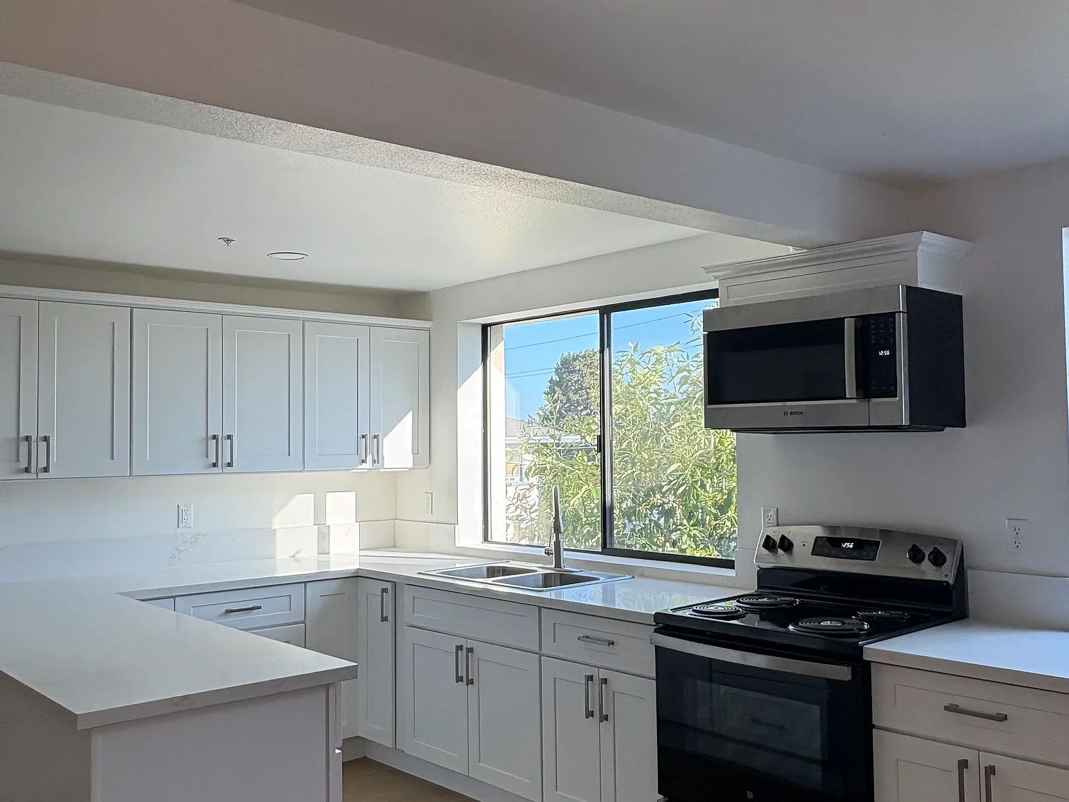 2 bed, 850 sqft, $2,650 — Photo 3