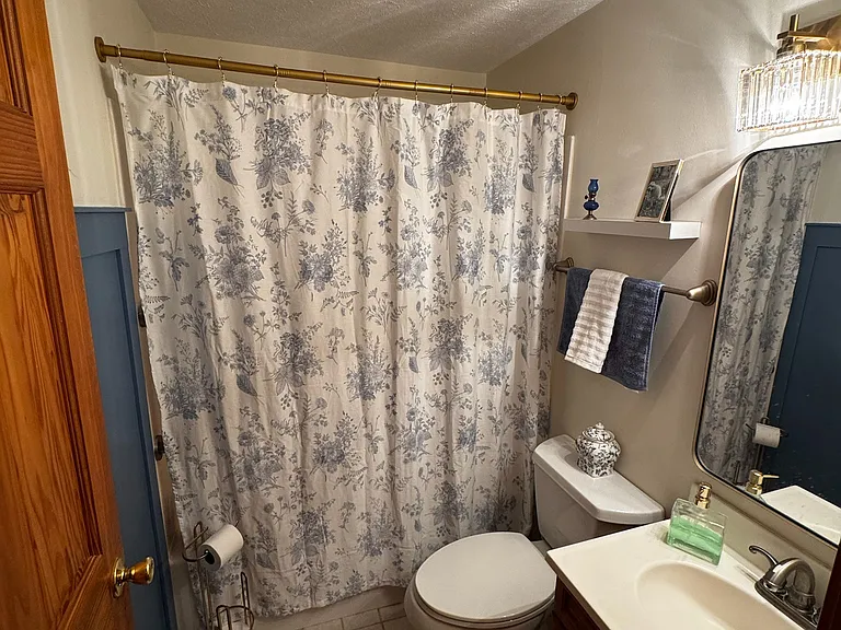 210 Janet Ave — Photo 8