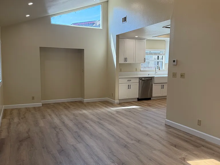 1569 Locust St — Photo 14