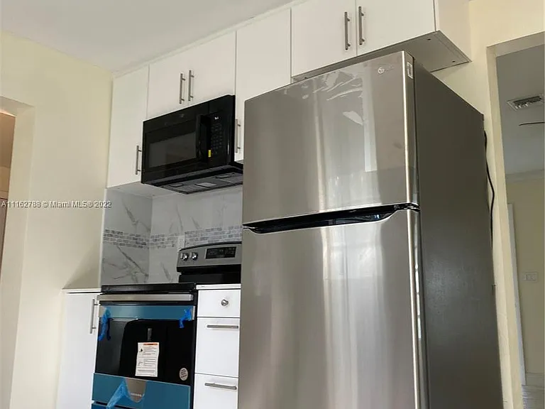 170 NW 49th St — Photo 8