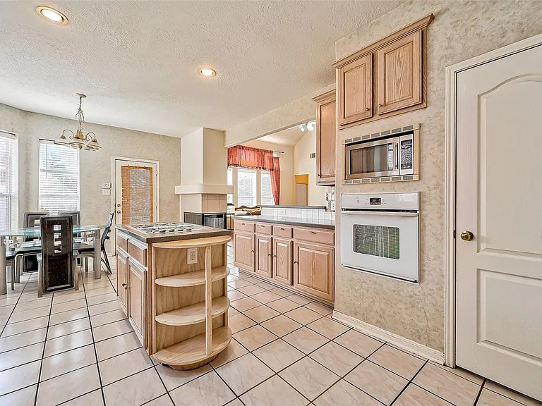 6806 Rhodes Ct — Photo 17