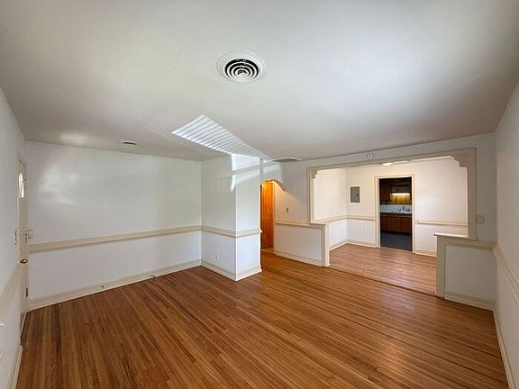 3rd image of 419 Greystone Rd