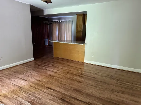 2217 Aleaf Ter, Spartanburg, SC 29302