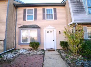 16 Presidential Dr, Sicklerville, NJ 08081