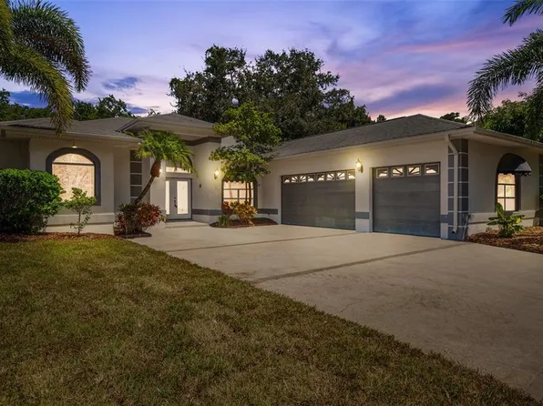 10646 Park Place Dr, Seminole, FL 33778