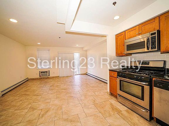 4th image of 3013 30th St APT 3B