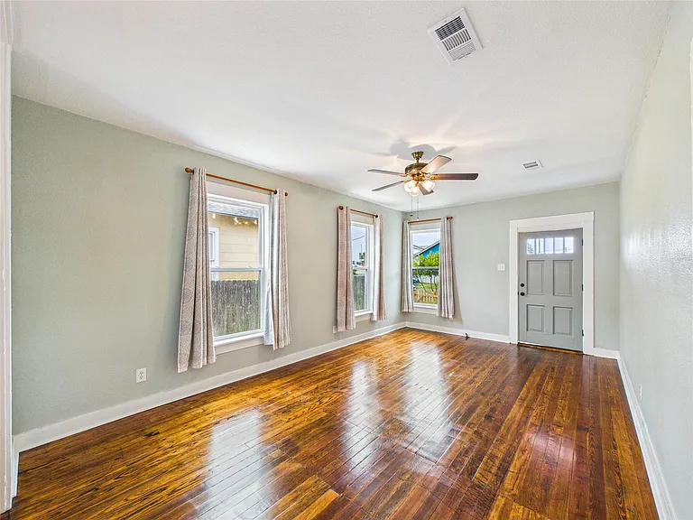 3602 Avenue S 1/2 — Photo 9