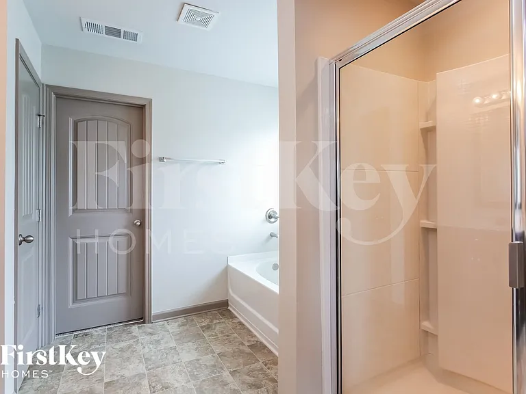 270 Freedom Pkwy — Photo 10