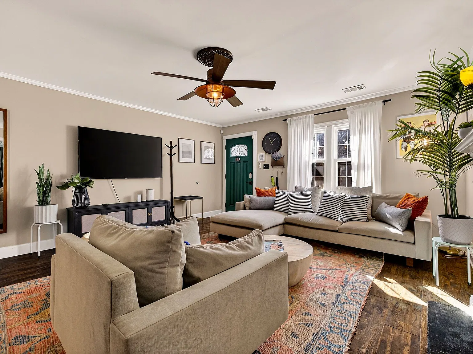 3 bed, 2300 sqft, $4,000 — Photo 4