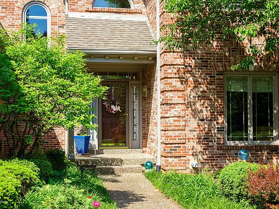 2816 Avenue of the Woods-4