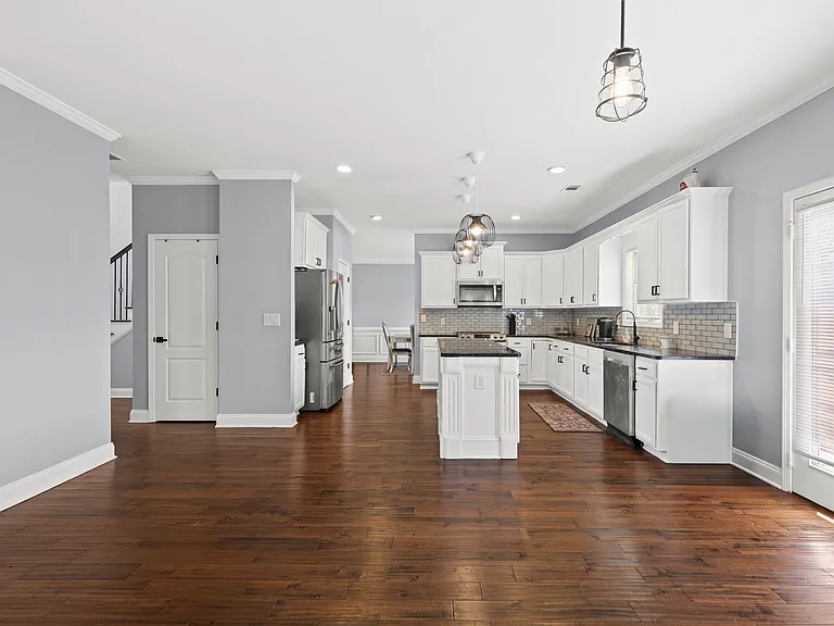 50 Riverstone Dr — Photo 3