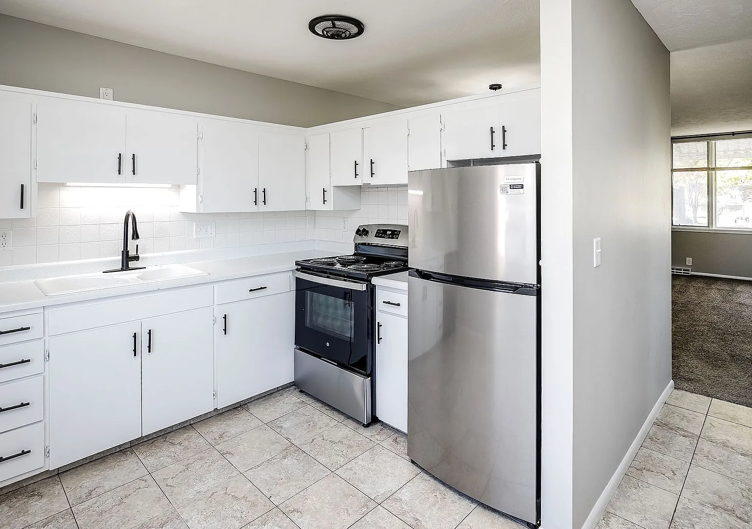 1st Floor 3-Bedroom Apartment in Millard! — Photo 4