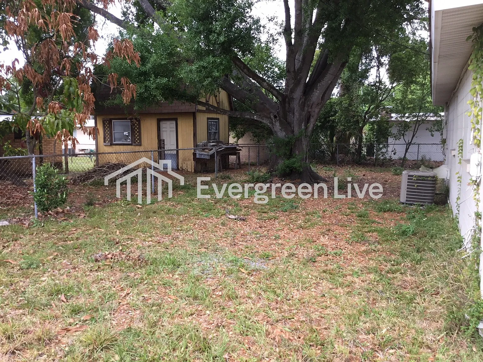 3 bed, 1.0 bath, 1556 sqft, $1,945 — Photo 3