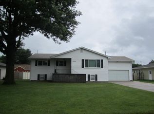 2909 Circle Dr, Grand Island, NE 68801