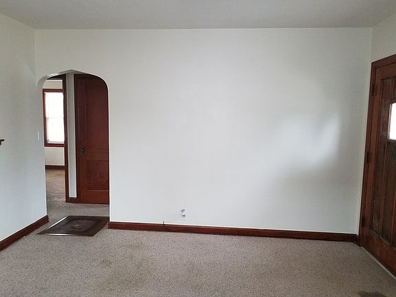 2nd image of 662 N 10th St