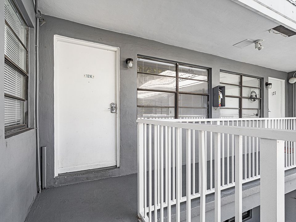 1st image of 913 NE 18th Ave #126
