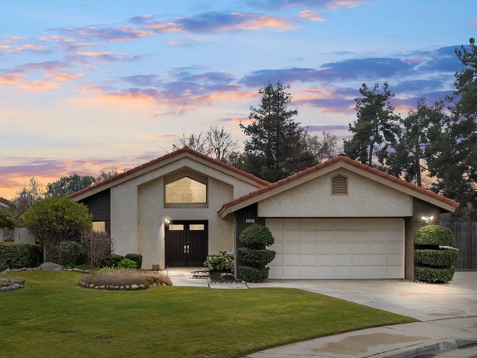 Holly Oak Dr, Bakersfield — Photo 2