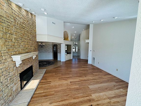 5th image of 1 Burlingwood Ct
