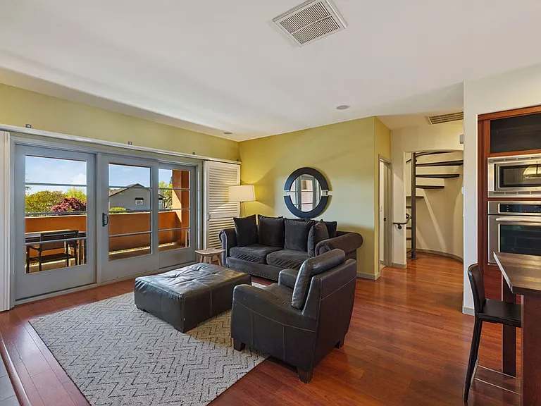 1279 Woodhaven Ln — Photo 14