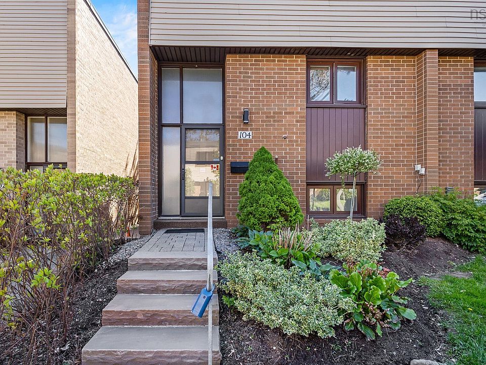 1st image of 104 Forestside Cres
