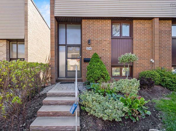 104 Forestside Cres, Halifax, NS B3M 1M4