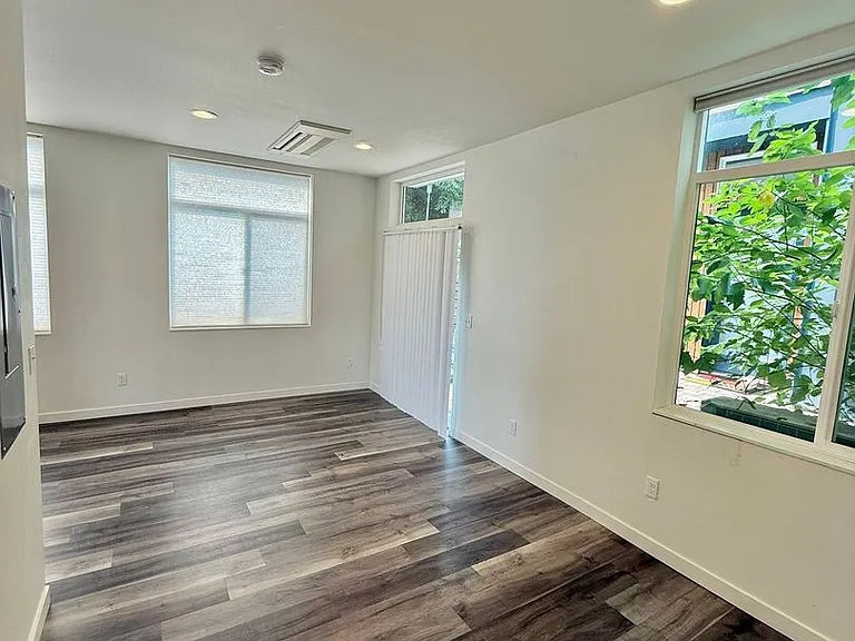 5203A Ravenna Ave NE — Photo 5