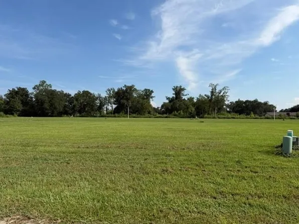 227 River Place Dr, Hahnville, LA 70057