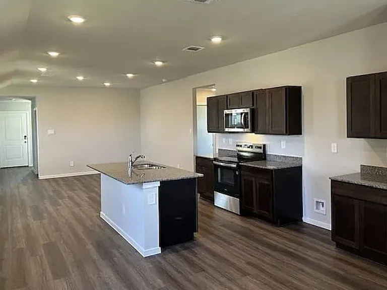 305 Randall Pl — Photo 4