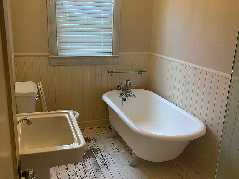 Claw tub