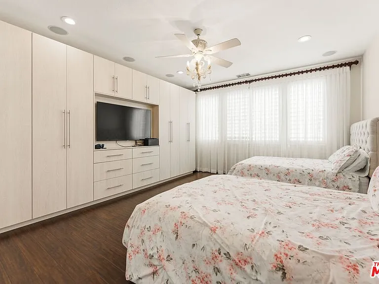 11564 Apulia Ct — Photo 36