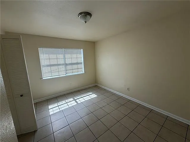 3 bed, 2.0 bath, 999 sqft, $1,100 — Photo 3