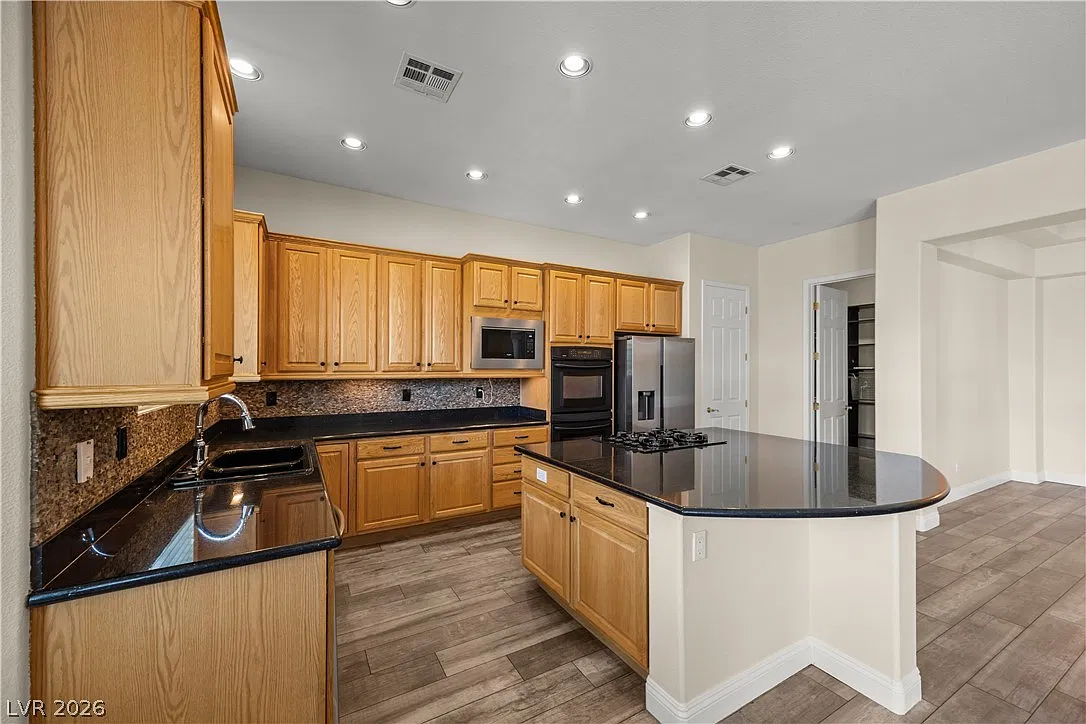 3 bed, 3.5 bath, 3157 sqft, $3,500 — Photo 4