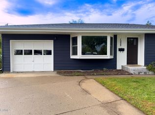 1222 Victory Pl, Bismarck, ND 58501