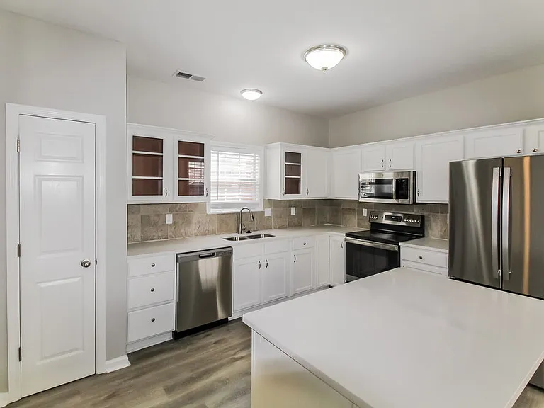 8565 Griffin Park Dr — Photo 10