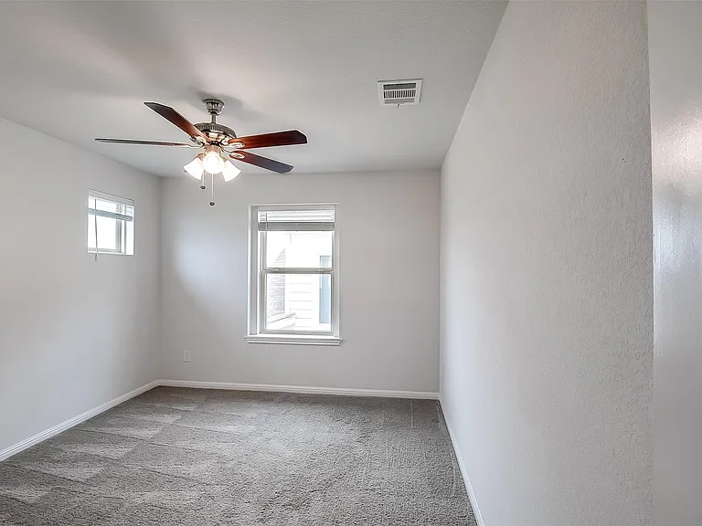 100 Earl Keen St — Photo 21