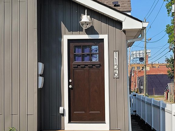 2nd image of 1126 Linden St #A