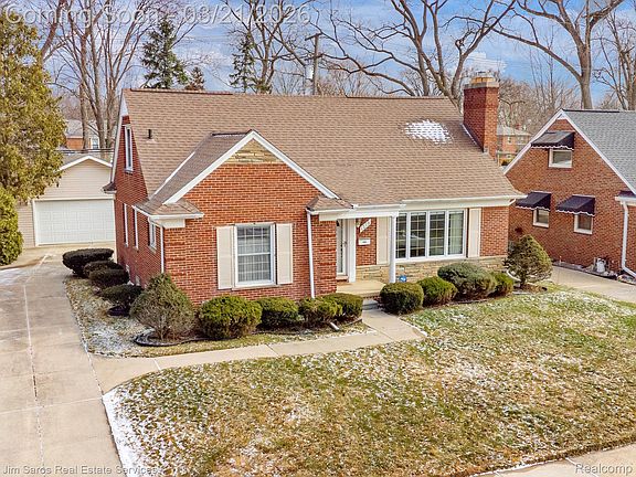 2nd image of 1210 Fairholme Rd