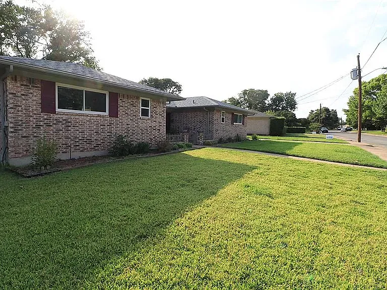 8315 Lullwater Dr — Photo 1