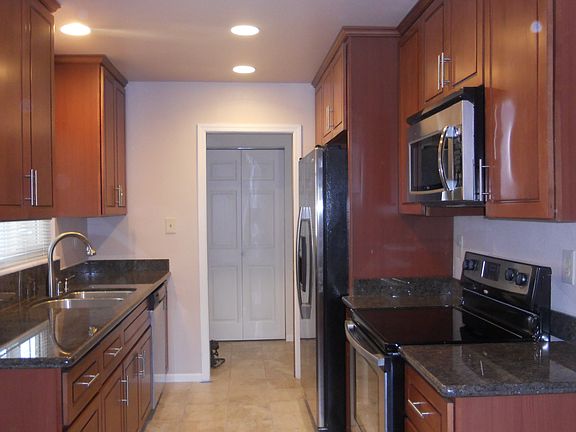 5th image of 26812 Eldridge Ave