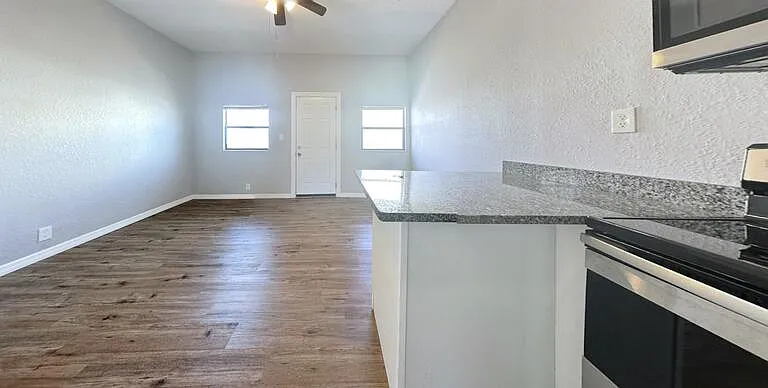 14125 Palm St #4 — Photo 10