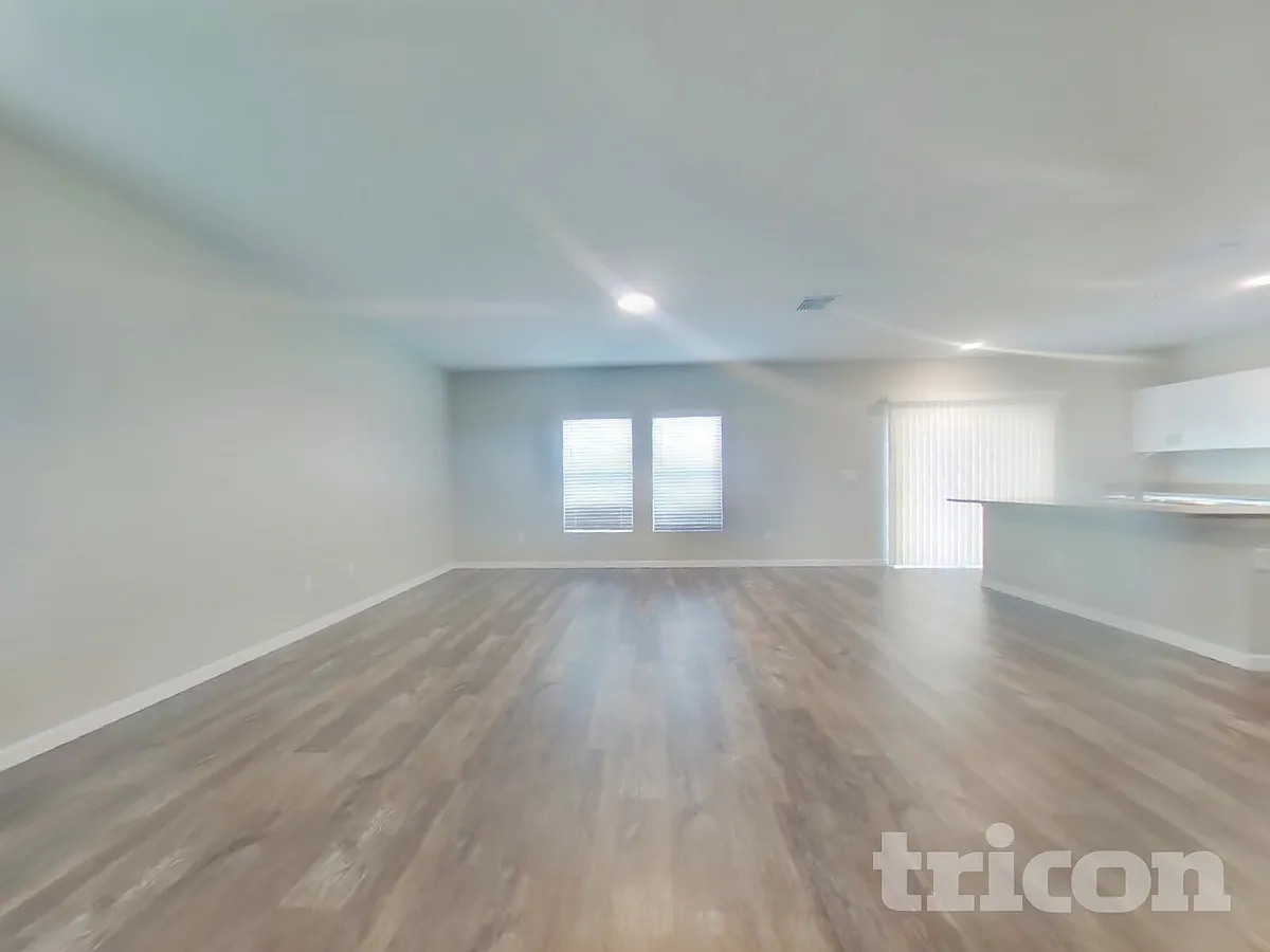 Building Photo - 12930 Oak Hill Way