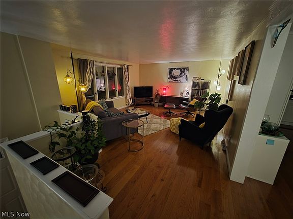 5th image of 232 Eleanor St