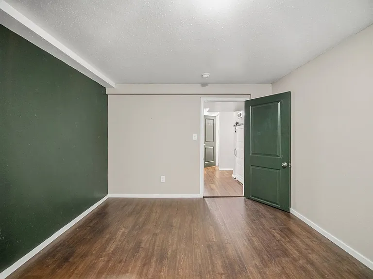 2527 W Liberty Ave — Photo 10