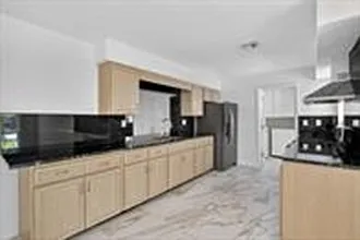 5731 NE 17th Ter Photo 1