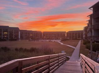 918 N New River Dr APT 636, Surf City, NC 28445