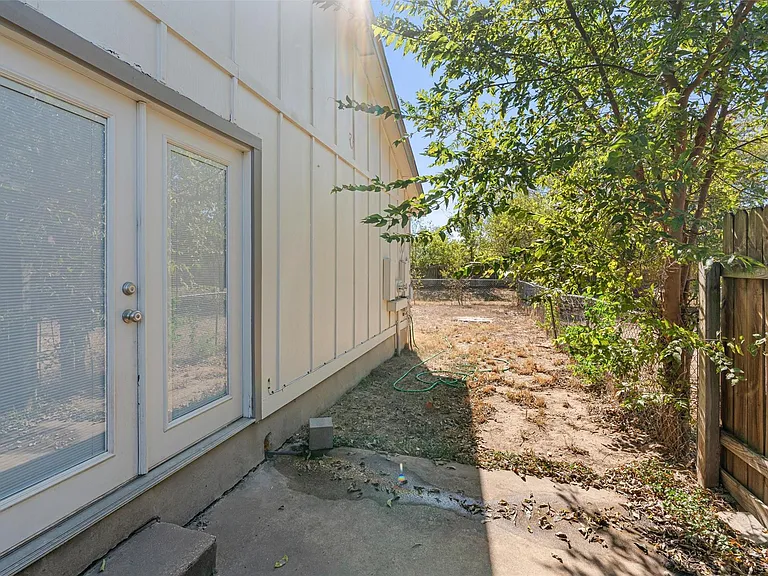 8703 Pineridge Dr #B — Photo 15