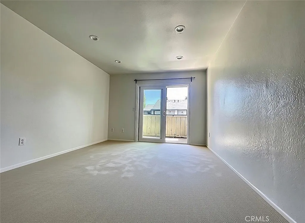 2 bed, 2.5 bath, 1272 sqft, $3,500 — Photo 4