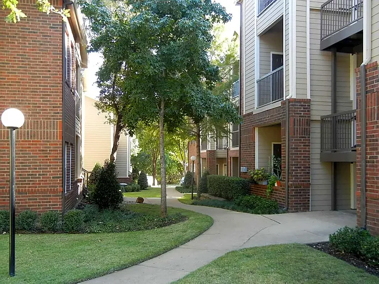 Larkin Apartment Homes — Photo 39