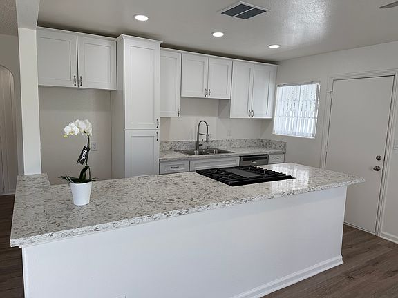 3rd image of 2215 Canyon Dr APT B